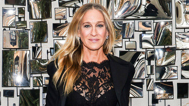 Sarah Jessica Parker’s Go-To Light-Up Makeup Mirror is Perfect for Traveling