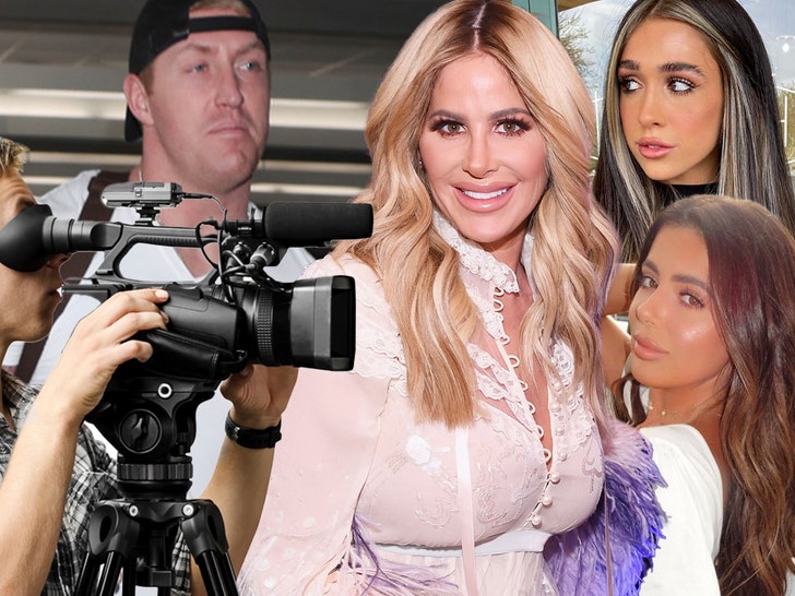 Kim Zolciak Filmed Actuality Present Pilot With Daughters, Kroy Not In It