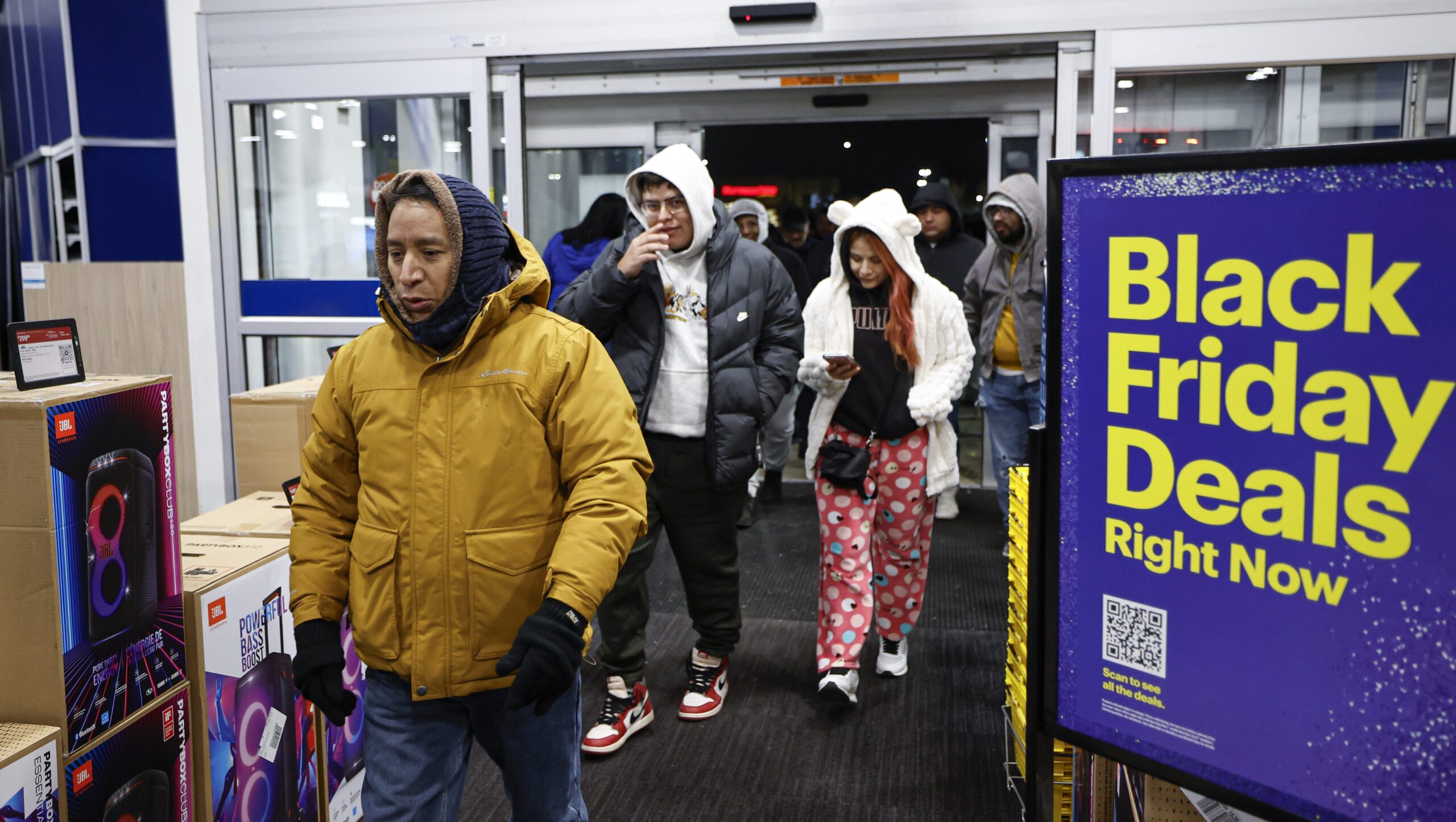 What Time Do Stores Close on Black Friday? Major Stores’ Hours