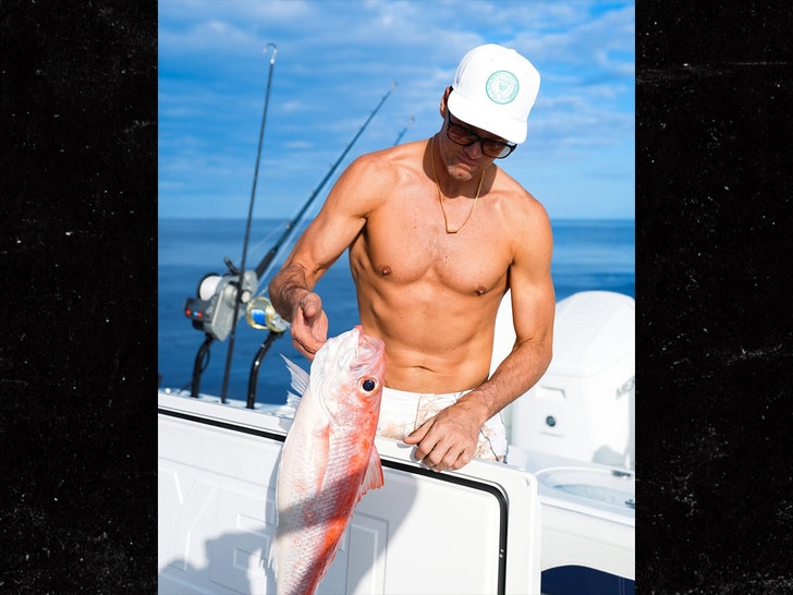 Tom Brady Posts Thirst Entice Throughout Fishing Outing