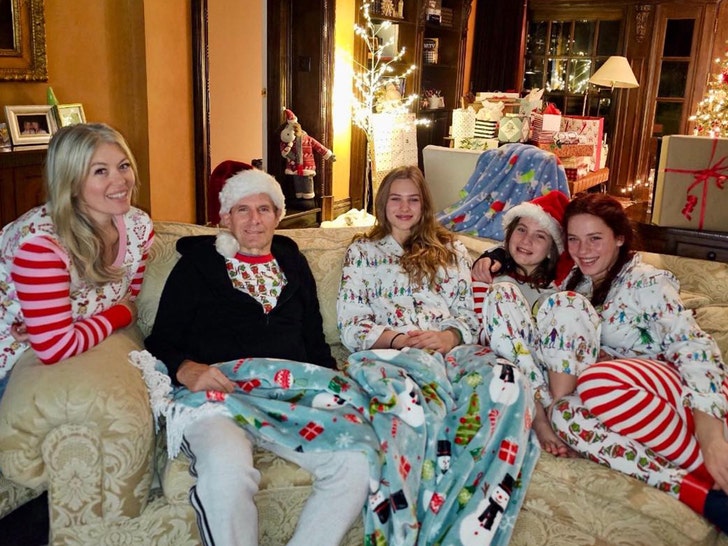 Michael Bolton Shares Christmas Household Pic 1-Yr Submit Most cancers Prognosis