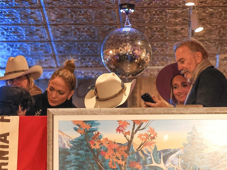 Jennifer Lopez Has a Blast With Associates at Aspen Bar, Together with Kevin Costner