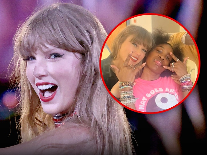 Taylor Swift Sends Christmas Reward to Teenage Hospital Affected person