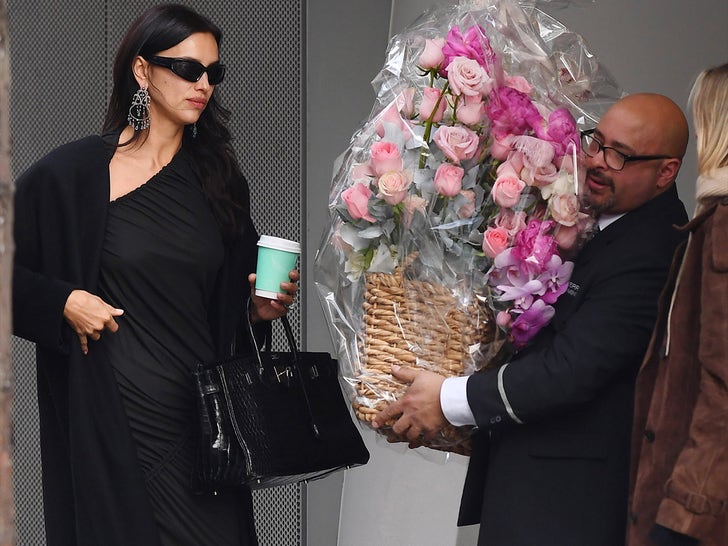 Irina Shayk Will get Big Bouquet of Flowers For Her thirty ninth Birthday