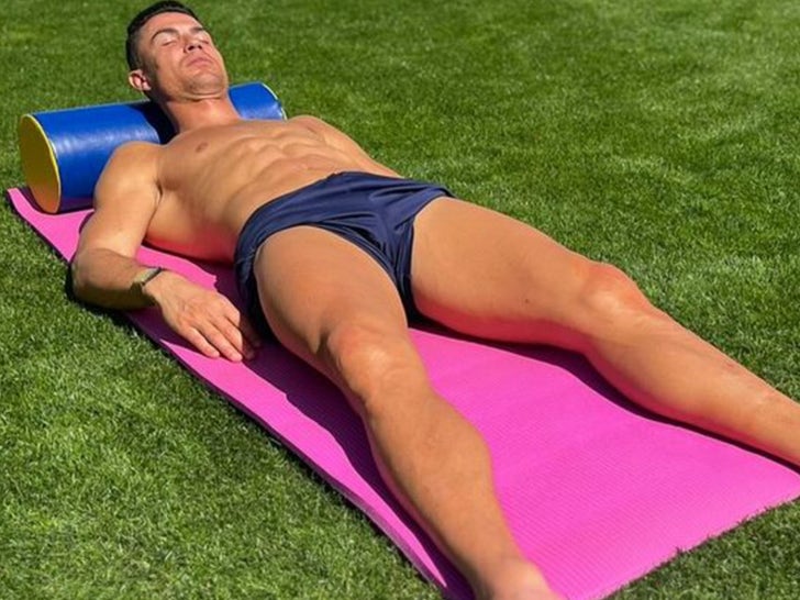 40 Cristiano Ronaldo Shredded Photographs to Kick Off His Massive 4-0!