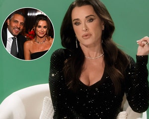 Kyle Richards & Mauricio Umansky’s Full ‘Awkward,’ Tear-Crammed Convo About Him Kissing One other Girl